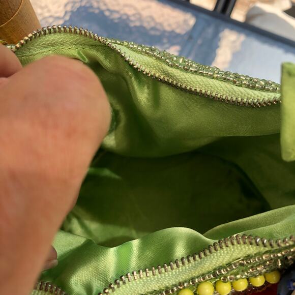 Green Multicolor Bright Viral Beaded Bag Embellished Green Floral NWT - Picture 5 of 5